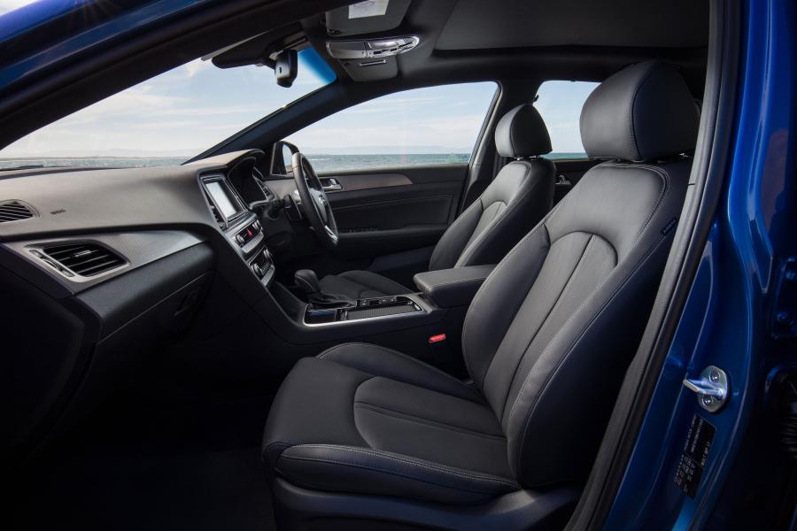 Интерьер Hyundai Sonata 2.0T Premium (LF) 2017 года  (AU) (фото 22 из 30)